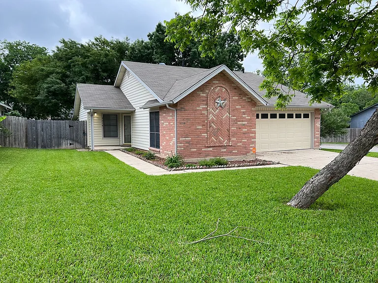 8214 Spring Town St — Photo 1