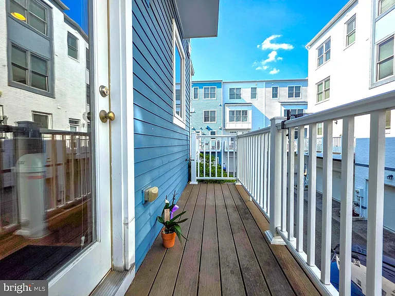 729 N Alfred St — Photo 7