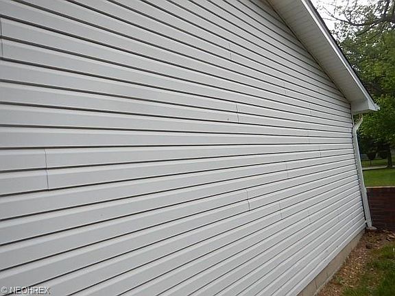 2nd image of 4692 Azalea Ln