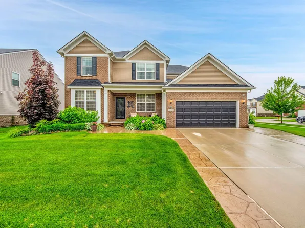 16308 Adelaide Dr, Macomb, MI 48044