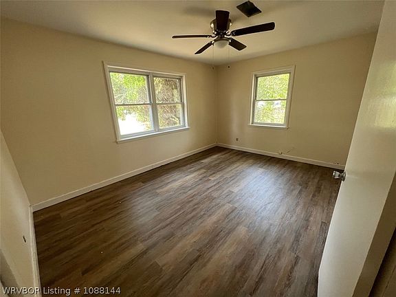 4th image of 207 Joy Dr