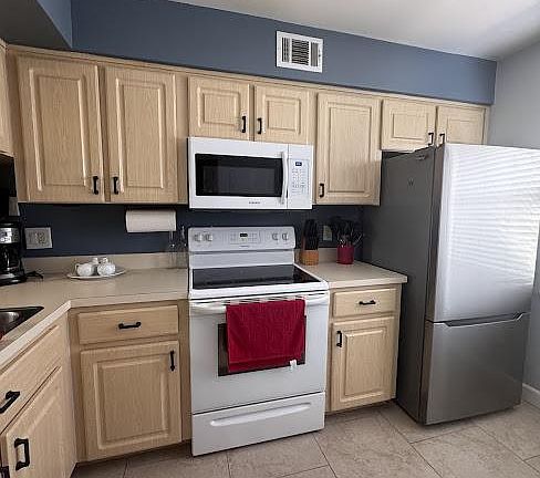 2nd image of 3239 Candle Ridge Dr