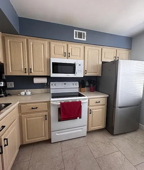 3239 Candle Ridge Dr — Photo 2