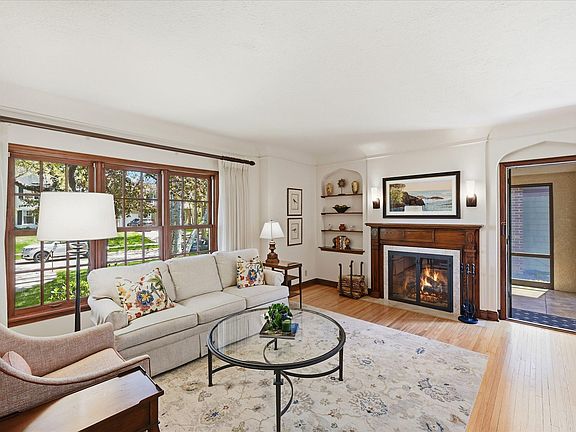 4th image of 2732 Drew Ave S