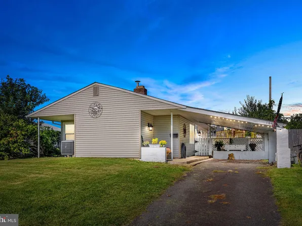 184 Farmbrook Dr, Levittown, PA 19055