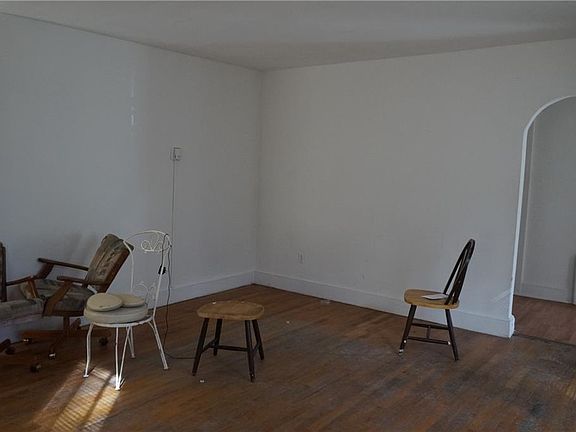 3rd image of 35 Bushnell Ave