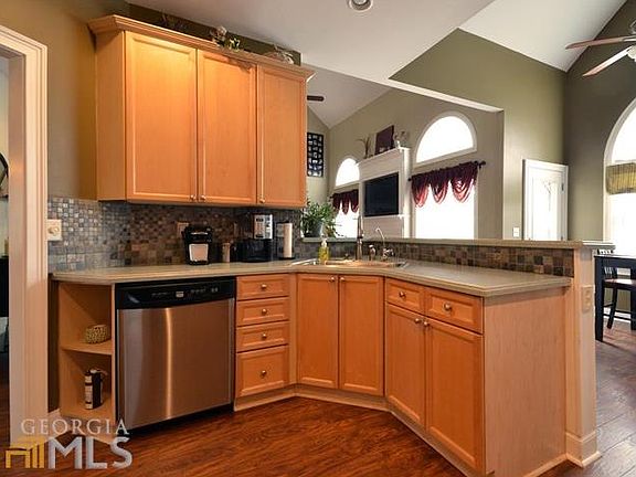 5th image of 27 Lake Forest Dr