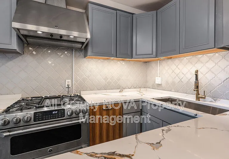 922 24th St NW #321 — Photo 17