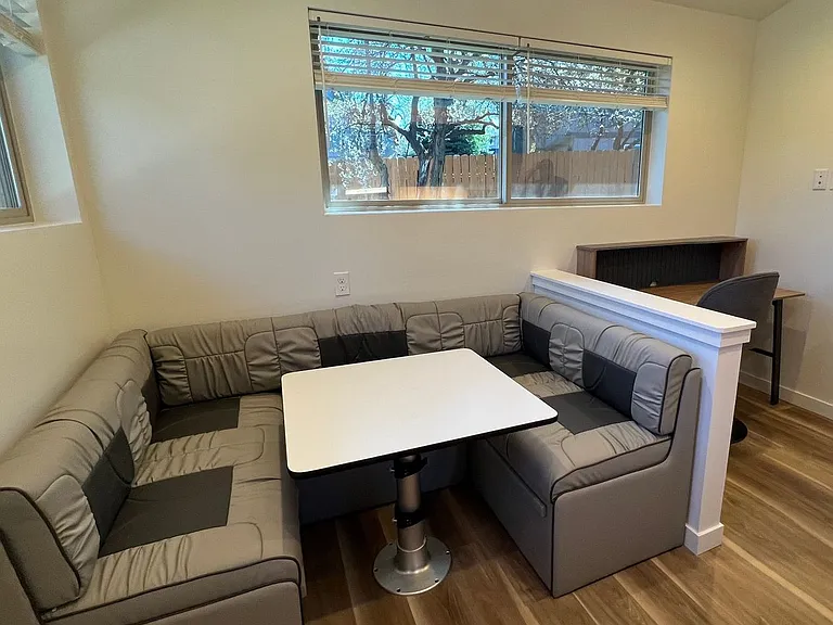 2014-2016 SW Reindeer Ave #2018 — Photo 4