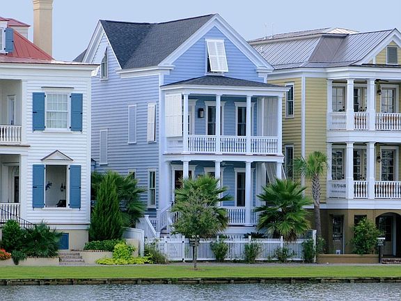 Double porches with lake views