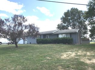 1207 W Clinton Ave, Farmer City, IL 61842