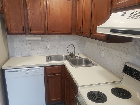2nd image of 1333 Pierce Ave #3