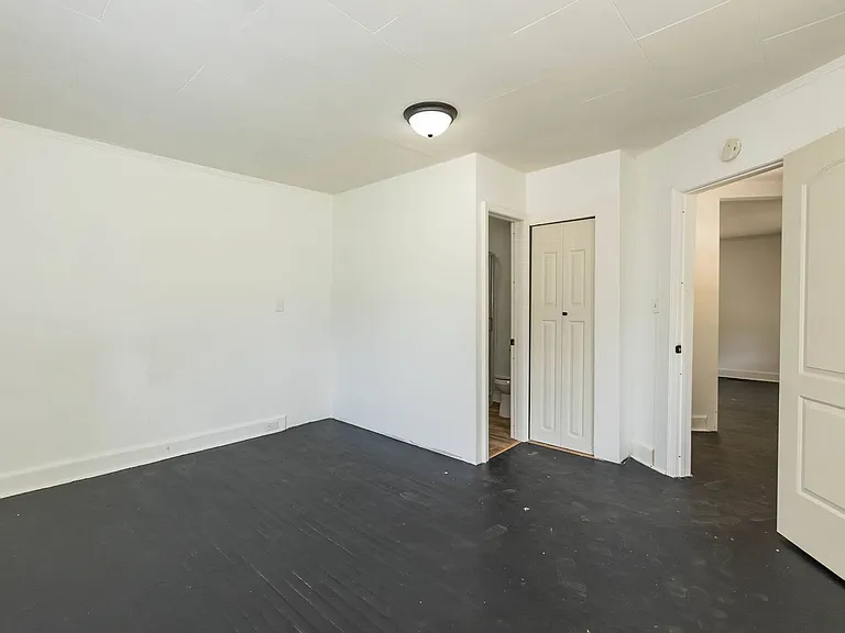 930 Elm St — Photo 13