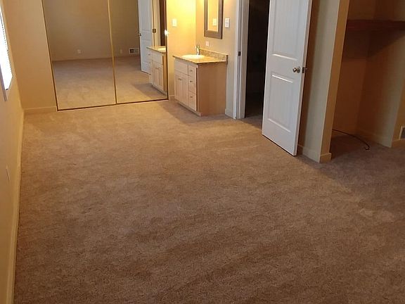Large Master with private vanity