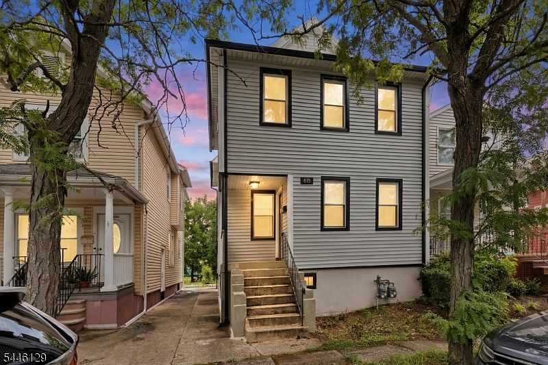 1st image of 615 Ripley Pl