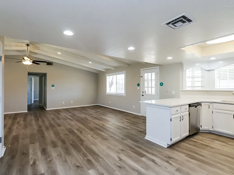 5419 E Delta Ave — Photo 8