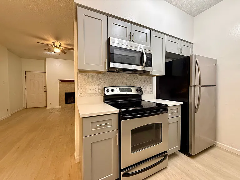 203 E 31st St #101 — Photo 7