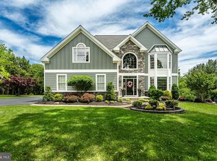 1018 Skyline Cir, Audubon, PA 19403