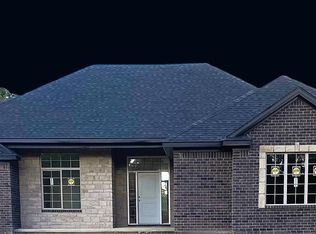 7 Daisy Ln, Almont, MI 48003