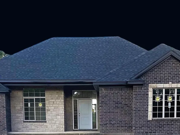 2 Howland Rd, Almont, MI 48003