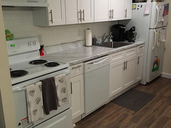 3rd image of 385 Willis Ave Floor 2