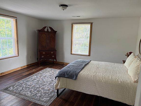 2nd image of 104 1st St #B