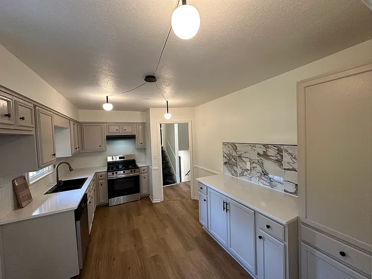 352 Henson Dr — Photo 15