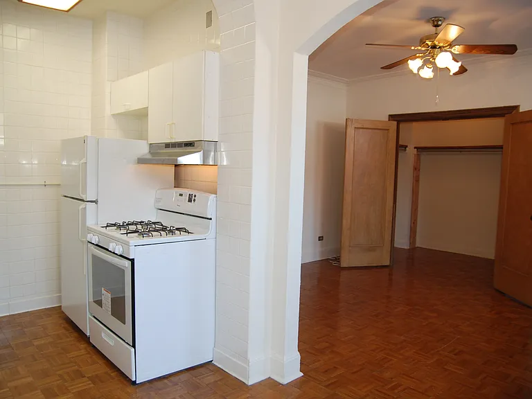 431 West Roscoe Street — Photo 10