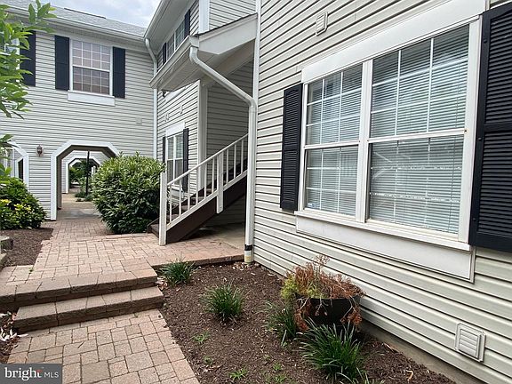 2nd image of 2907 S Woodley St #4