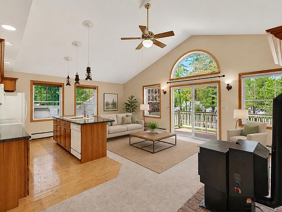 4th image of 35 Spear Avenue