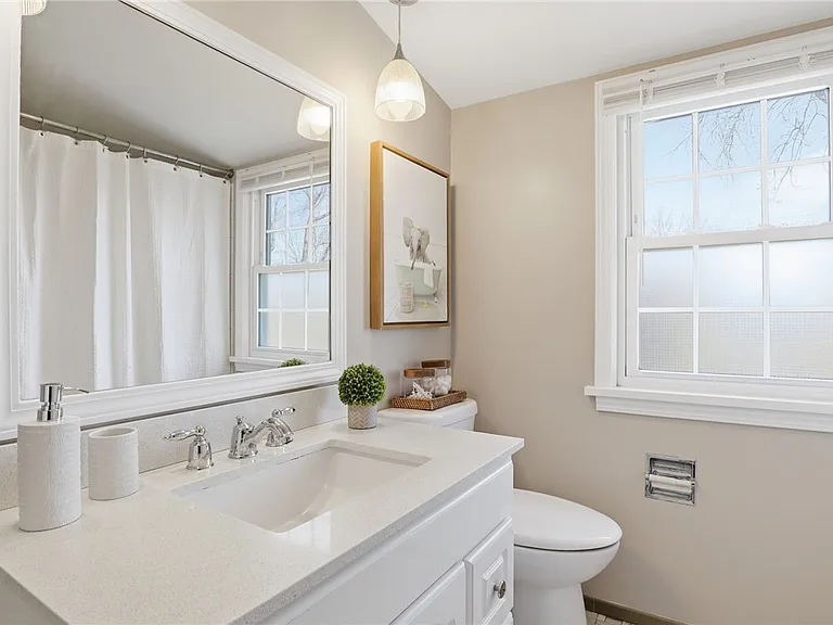 37 Oakmount Dr — Photo 11
