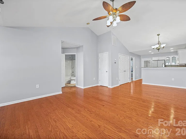 2052 Shady Pond Dr — Photo 5