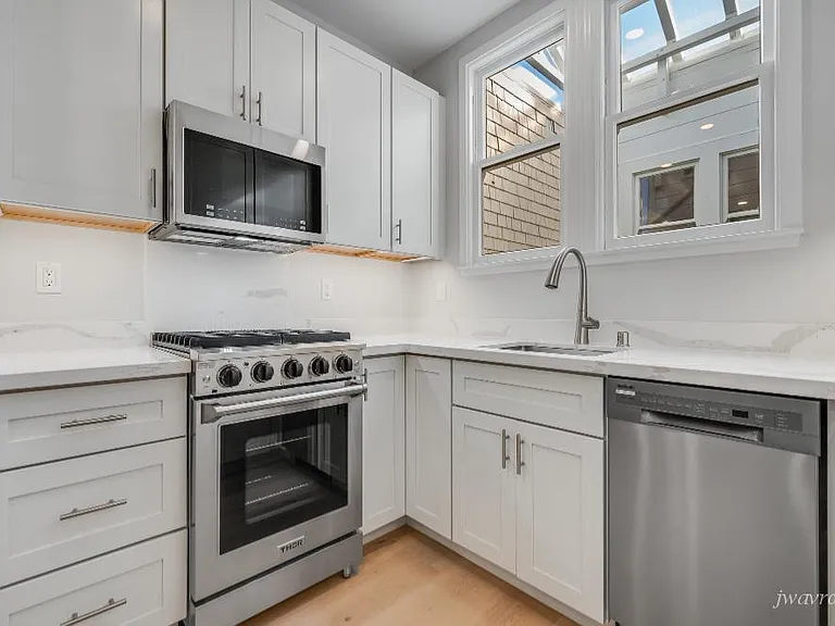 30 Liberty St #6 — Photo 2