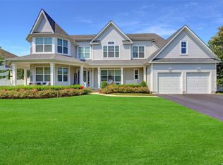 10 Mulberry Ln, Ridge, NY 11961