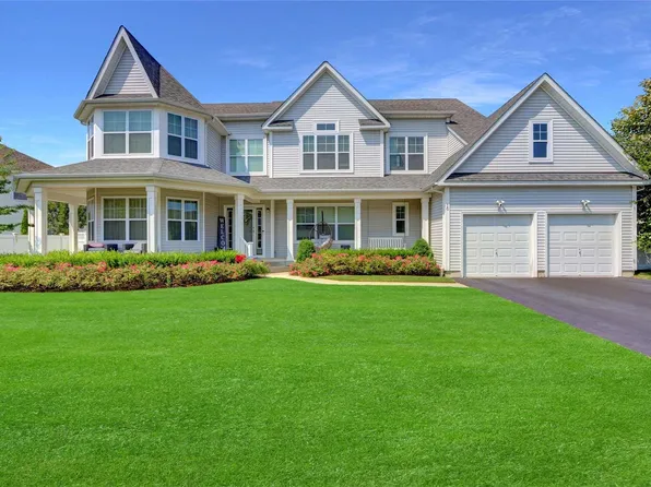 10 Mulberry Lane, Ridge, NY 11961