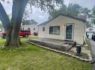 5574 Cleary Dr, Waterford, MI 48329