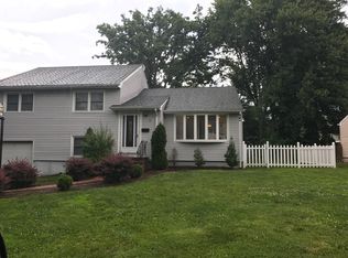 5 Baldwin Ter, Livingston, NJ 07039