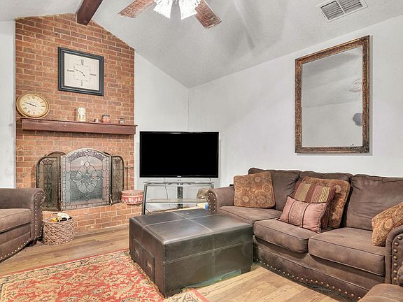 3rd image of 2083 Sandpiper Rd