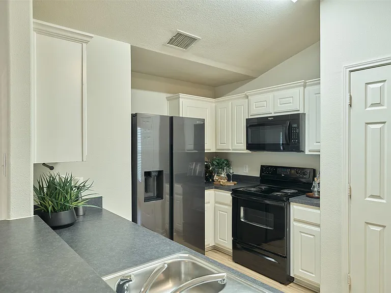 4243 Medina River Loop — Photo 18
