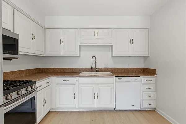 800 Williamsburg West Dr — Photo 15