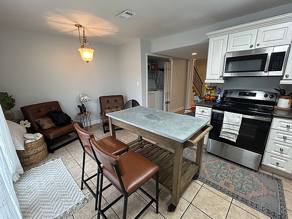 Kitchen-secondary den area