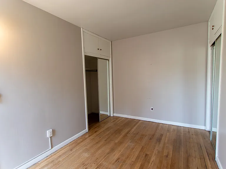 130 College NE — Photo 12