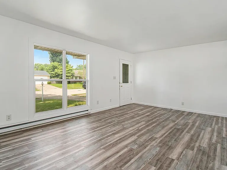 3708 Greenmont Dr — Photo 11