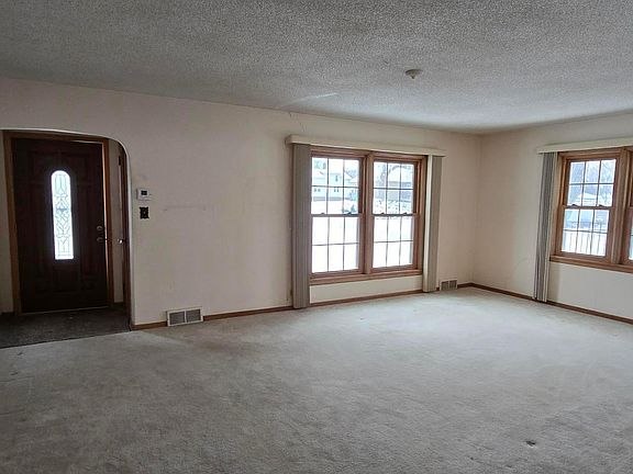 5th image of 918 Clausen Ave