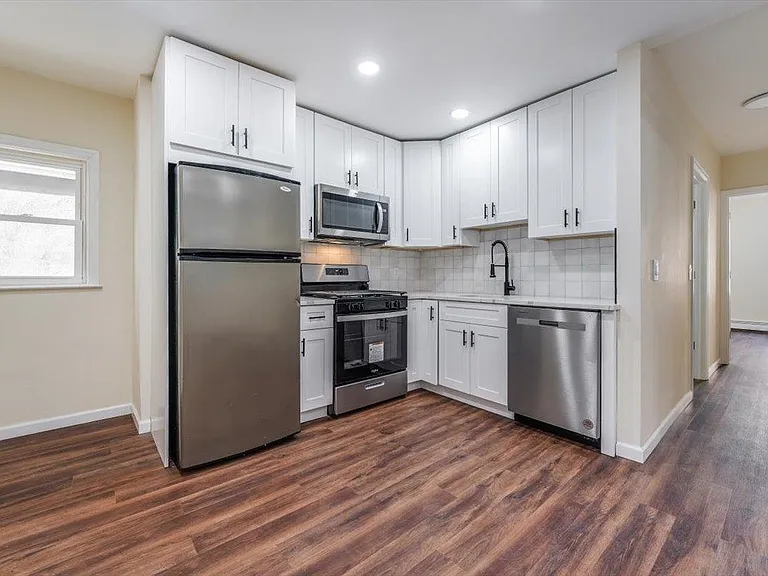 97 Saint Pauls Ave #1A — Photo 3
