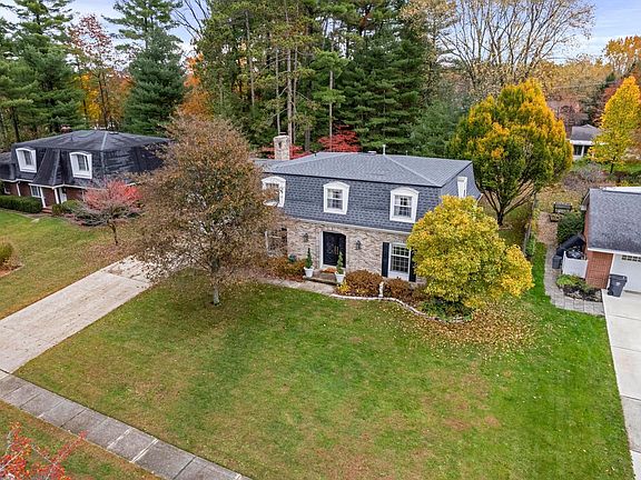 3rd image of 820 Nob Hill Ct