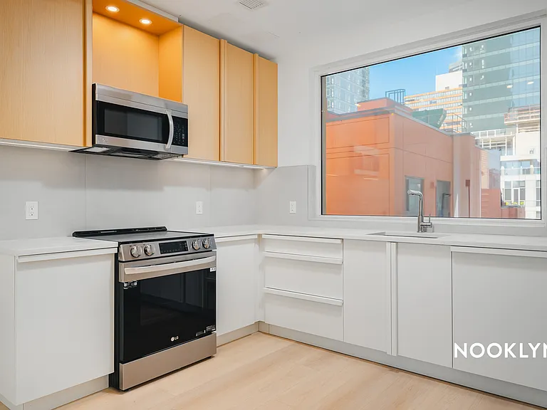 26-04 Jackson Ave #13K — Photo 13