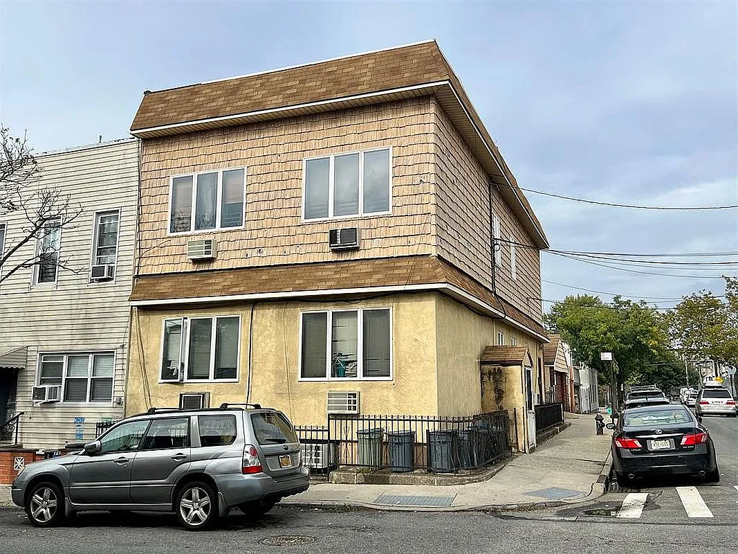 6085 55th St photo 1