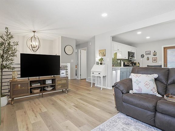 2nd image of 504 2nd Ave NW