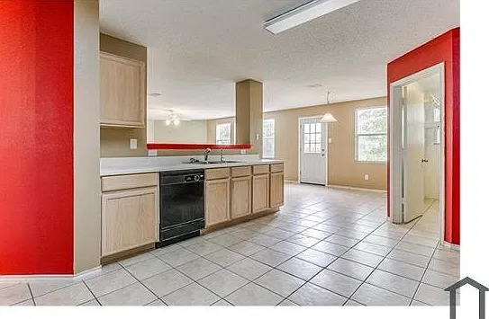 6 bed, 2453 sqft, $3,100 — Photo 2
